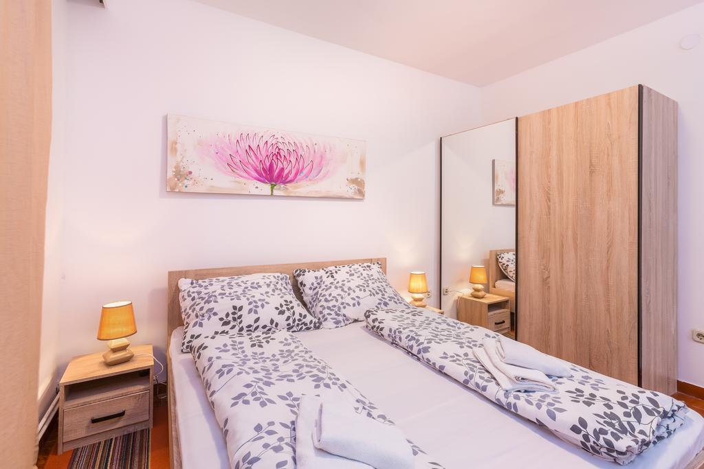 Bed & Breakfast La Fontana メドゥリン エクステリア 写真