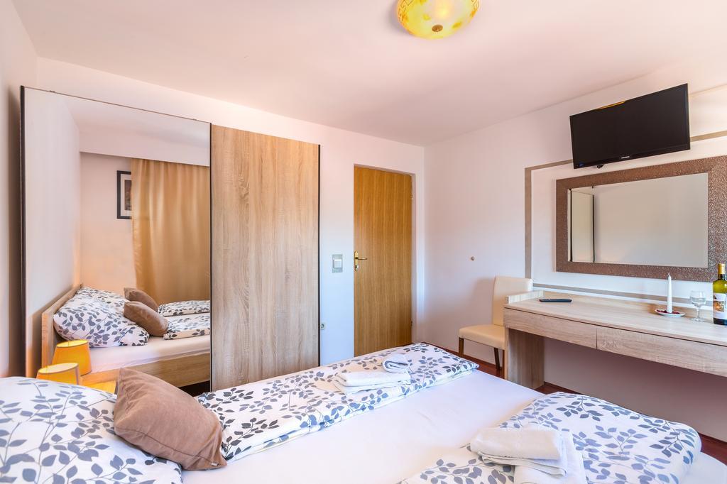 Bed & Breakfast La Fontana メドゥリン エクステリア 写真
